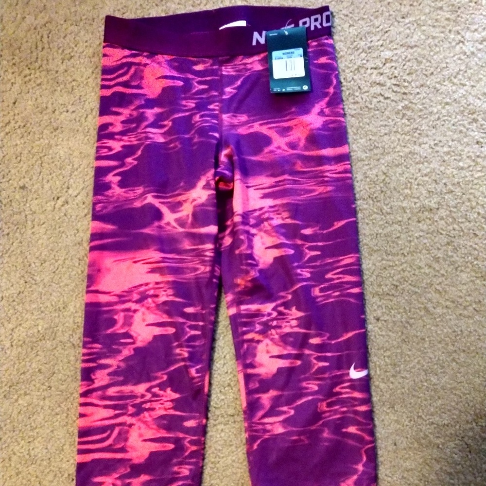Nike Pro Dri-fit Capri pants sz M New with tags